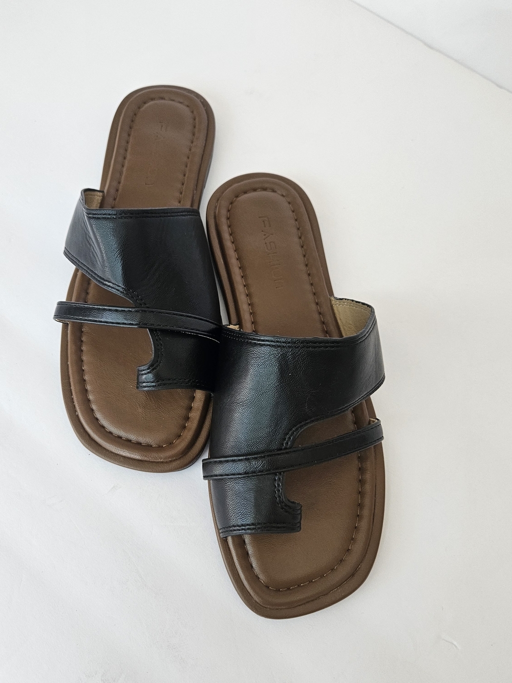 Chic Black Leather Toe Loop Sandals Flat Slide Mules Women's Size 8.5 / EU 38 Co - Picture 9 of 12